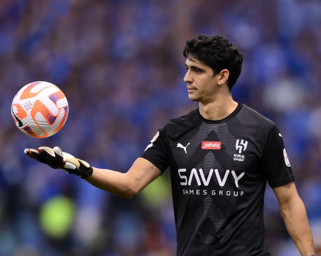 ياسين بونو: استعداده لمباراة الديربي وأداءه المميز مع الهلال